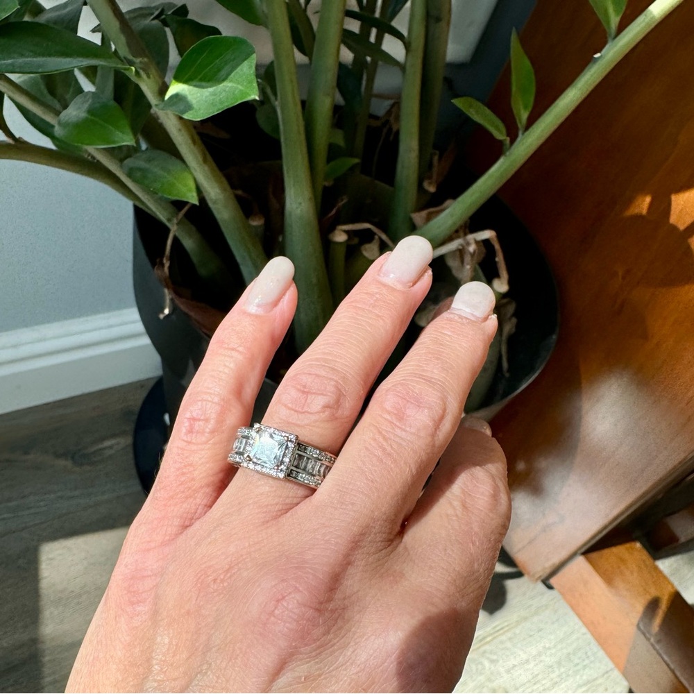 Stunning Costume Jewelry Ring